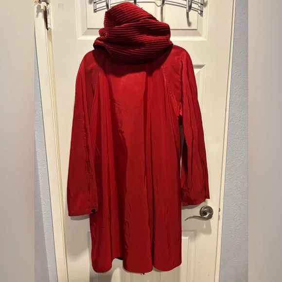 Mycra Pac Black/Red Donatella Reversible Hooded Jacket - Picture 7 of 8